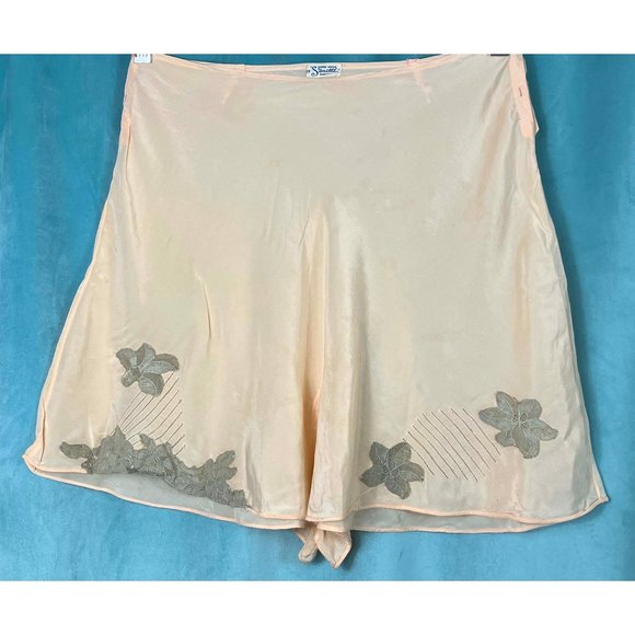 Antique 1920s Nude Peach Silk Tap Pants Panty Flapper 30sLace Insert